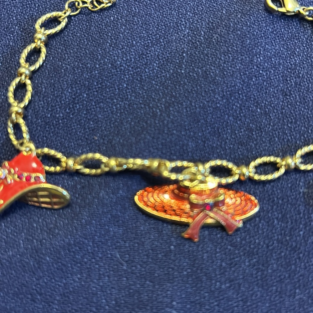Avon Red Hat Society Gold Tone Charm Link Bracelet Lobster Close 7.5" - Picture 4 of 5